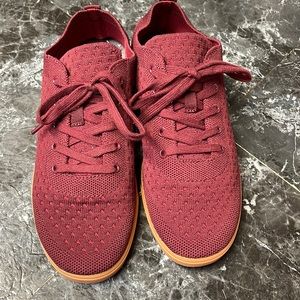 Suavs Zilker gum sole sneaker women’s size 9